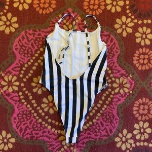 Boohoo Swim - Black and White striped One Piece Boohoo Swim - Black and White striped One Piece